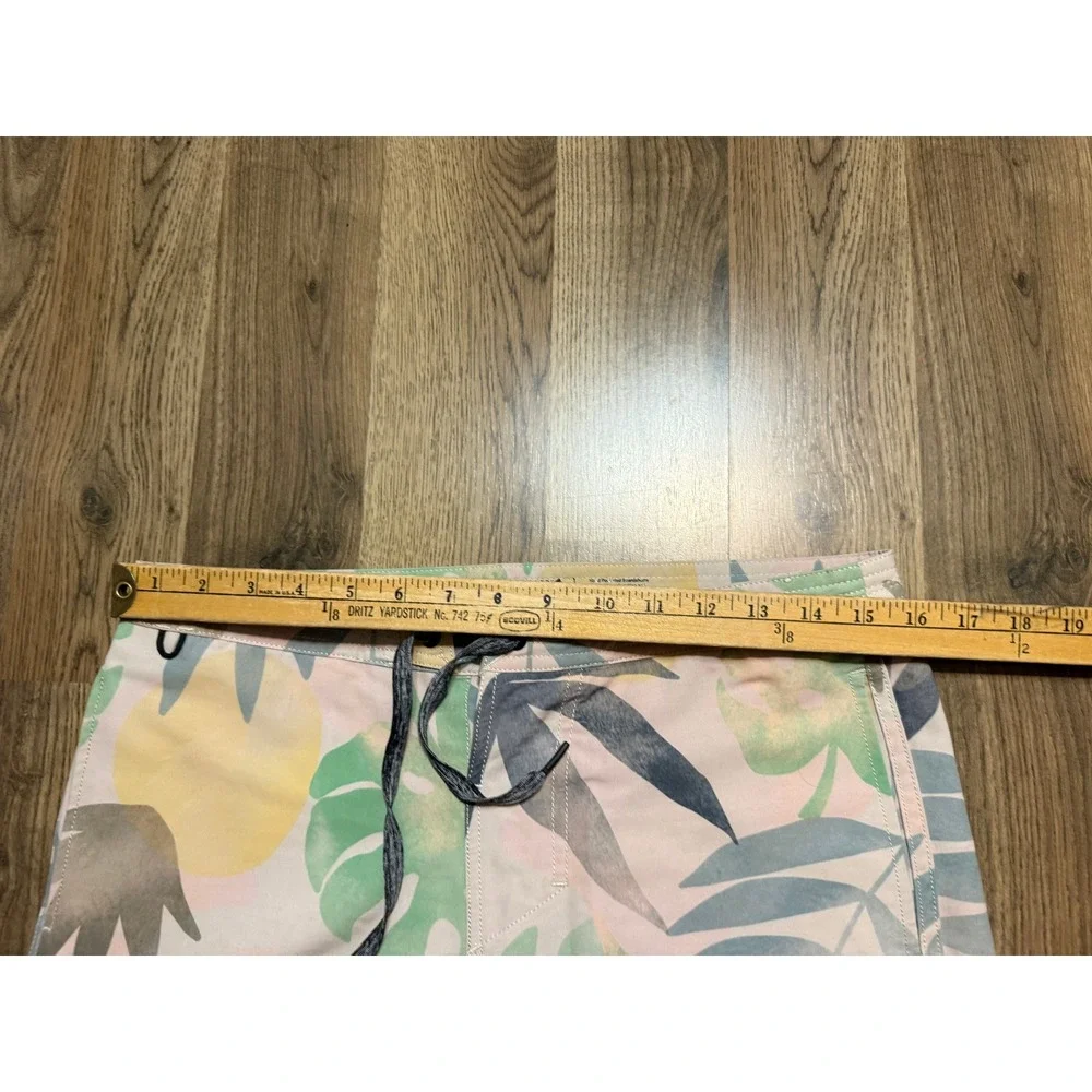 Roark The Chiller Shorts Mens Size 30 Pink Tropical Floral Swim Trunks